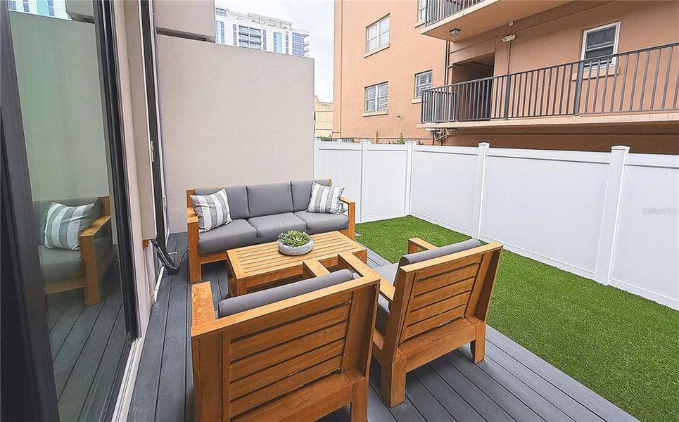 Exterior details and patio area of a home in , St. Petersburg (Image 22).