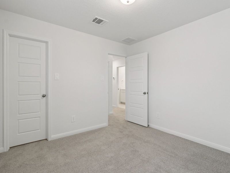 Spacious, unfurnished interior of a new home in Stetson Ridge, Marion (Image 29).