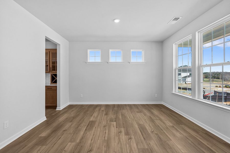Spacious, unfurnished interior of a new home in Fieldstone, Lexington (Image 22).
