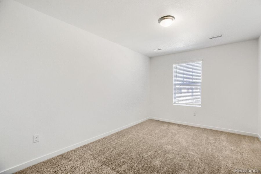 Spacious, unfurnished interior of a new home in Parterre, Thornton (Image 11).