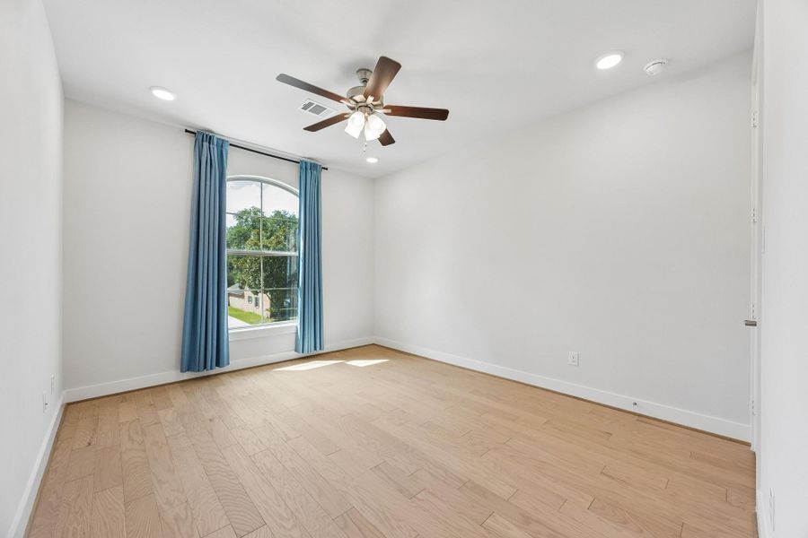 Spacious, unfurnished interior of a new home in , Houston (Image 20).