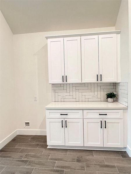 Furnished interior view inside a new home in , Rosharon (Image 33).