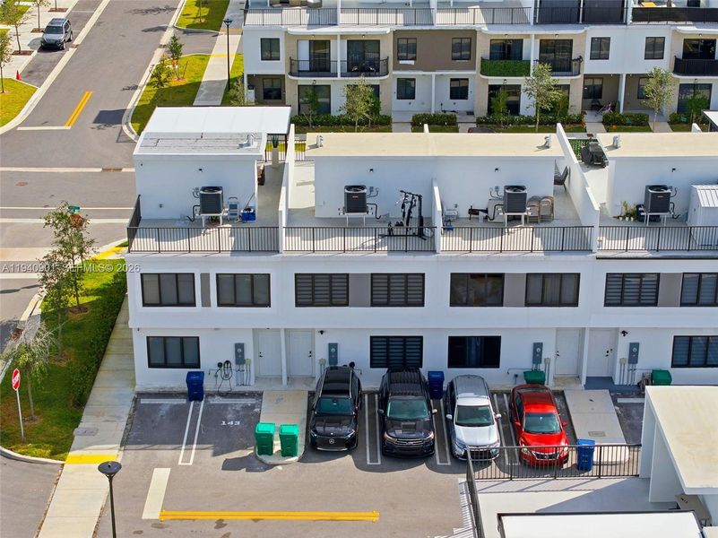 Condo located in Homestead, FL showcasing its design and architecture (Image 4).