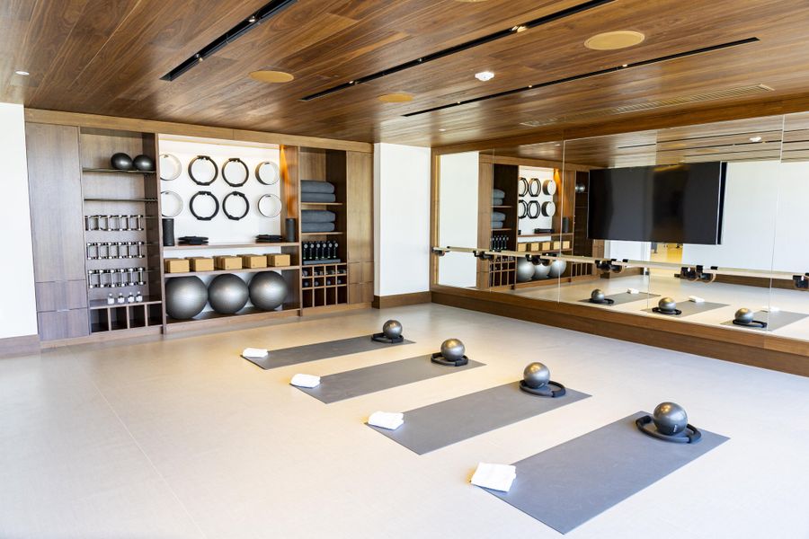 Alina 220 Yoga Room Alina 220 Yoga Room