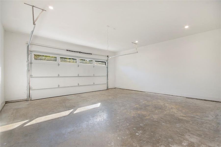 Spacious, unfurnished interior of a new home in , Dallas (Image 21).