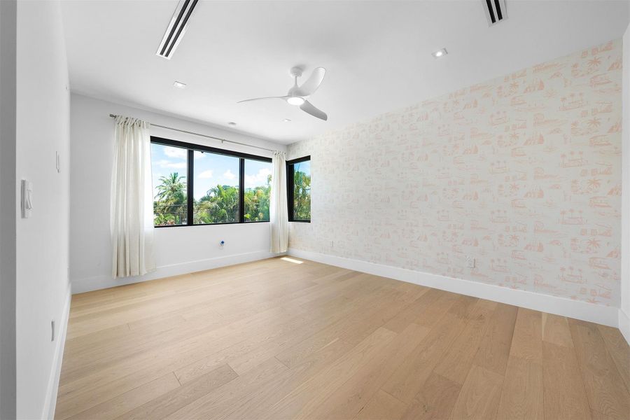 Spacious, unfurnished interior of a new home in , Fort Lauderdale (Image 59).