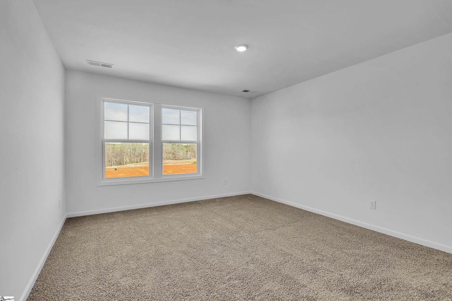 Spacious, unfurnished interior of a new home in Lynbrook, Boiling Springs (Image 25).