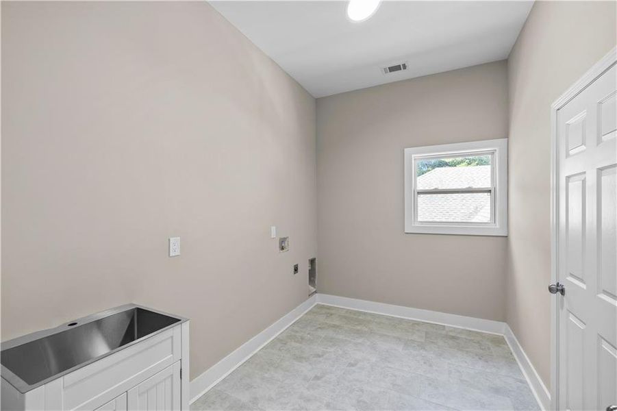 Spacious, unfurnished interior of a new home in , Atlanta (Image 15).