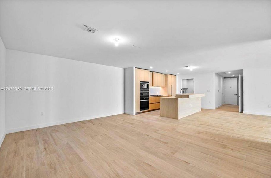 Spacious, unfurnished interior of a new home in , Pompano Beach (Image 20).
