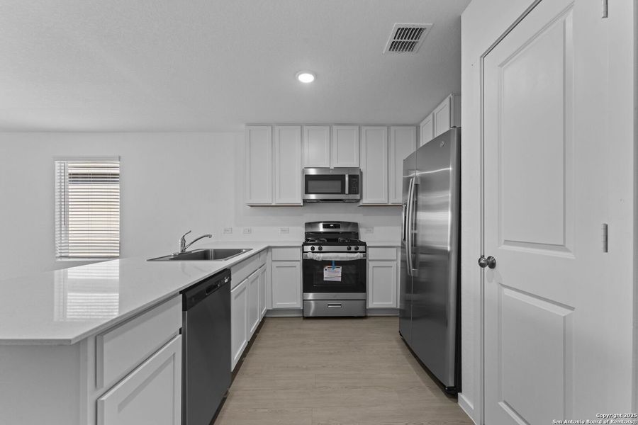 Furnished interior view inside a new home in Torian Village: Stonehill Collection, San Antonio (Image 4). Furnished interior view inside a new home in Torian Village: Stonehill Collection, San Antonio (Image 4).