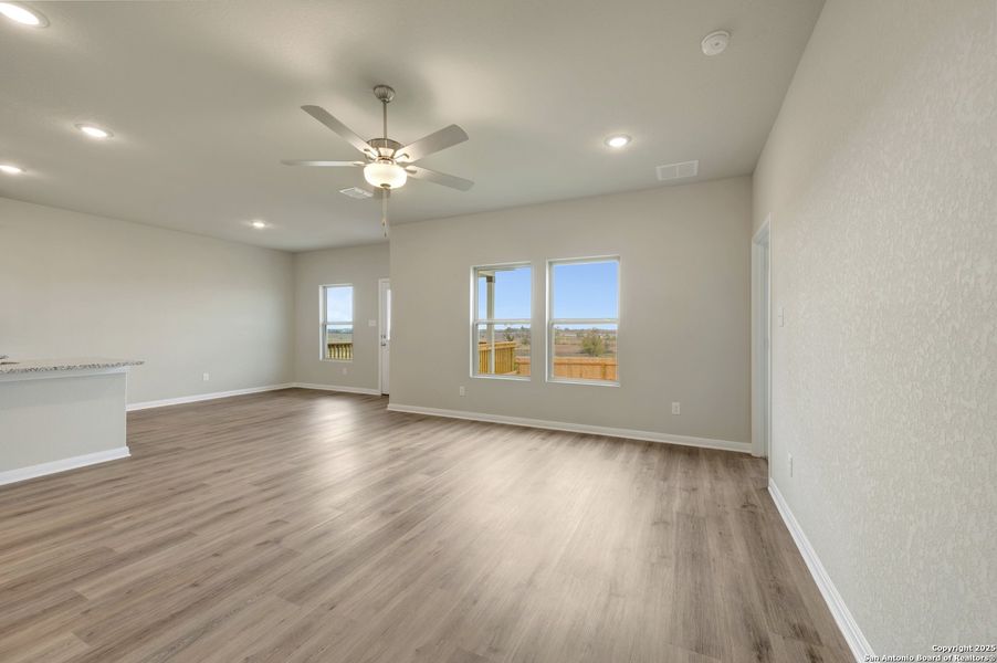 Spacious, unfurnished interior of a new home in Paloma Park, Converse (Image 29).