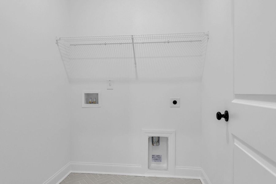 Spacious, unfurnished interior of a new home in Tidewater at Lakes of Cane Bay, Summerville (Image 28).