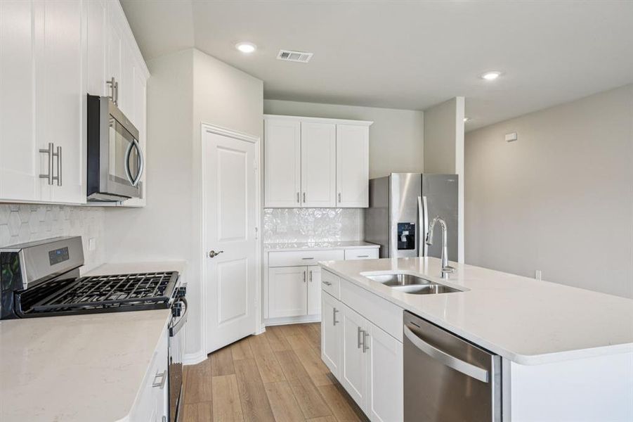 Photo is not of the actual home, but is an inspirational photo of builder’s model home and may depict options, furnishings, and/or decorator features that are not included. Photo is not of the actual home, but is an inspirational photo of builder’s model home and may depict options, furnishings, and/or decorator features that are not included.