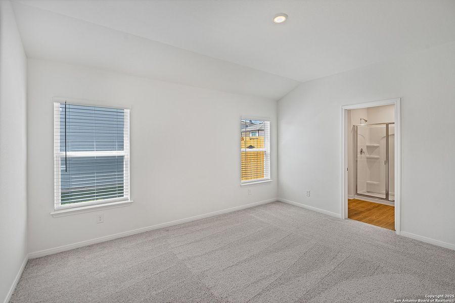 Spacious, unfurnished interior of a new home in Rosewood Estates, Lytle (Image 18).