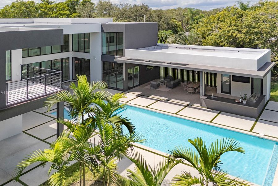 Community amenities in , Pinecrest (Image 39).