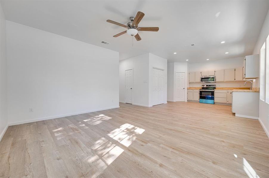 Spacious, unfurnished interior of a new home in , Cooper (Image 25).