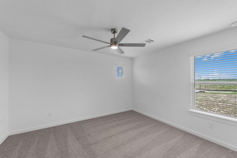 Spacious, unfurnished interior of a new home in Grand Mason Crossing, Katy (Image 23).