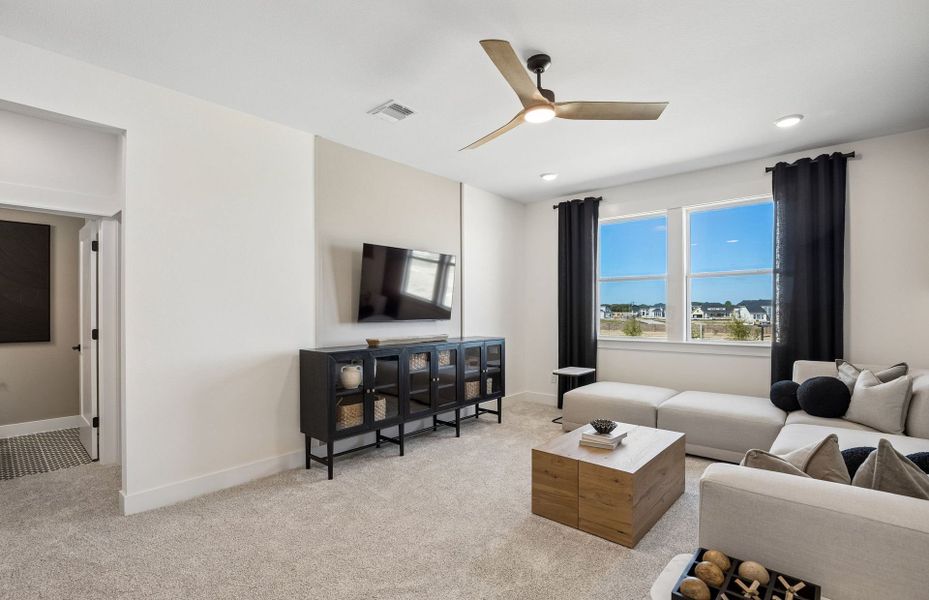 Representative furnished interior of a home built from the Ferris by Pulte Homes in Ryehill, Rosenberg (Image 16).
