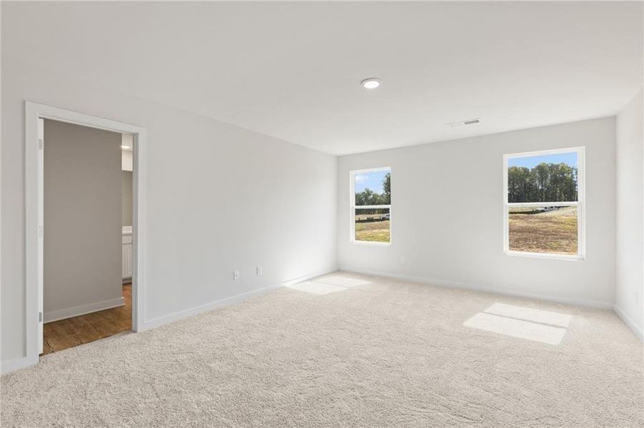 Spacious, unfurnished interior of a new home in , Lawrenceville (Image 9).