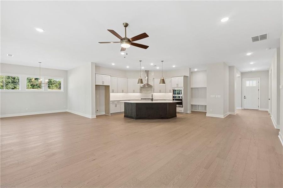 Spacious, unfurnished interior of a new home in Old Mill Preserve, Dallas (Image 17).