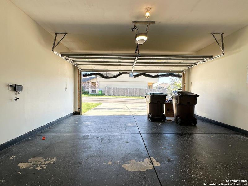 Spacious, unfurnished interior of a new home in Stoney Creek, San Antonio (Image 26). Spacious, unfurnished interior of a new home in Stoney Creek, San Antonio (Image 26).