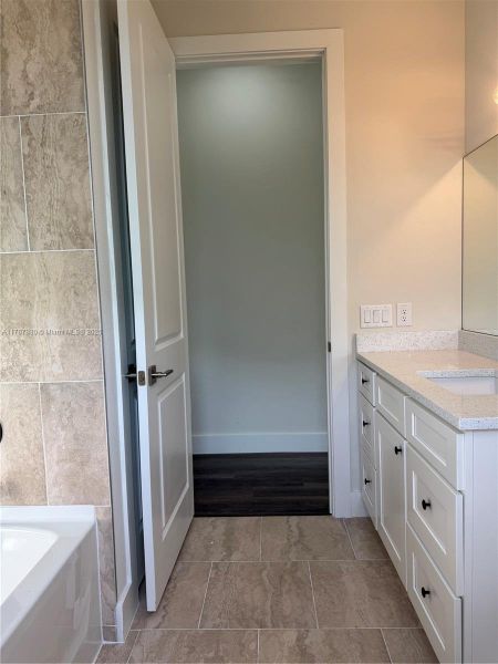 Spacious, unfurnished interior of a new home in , Labelle (Image 18).