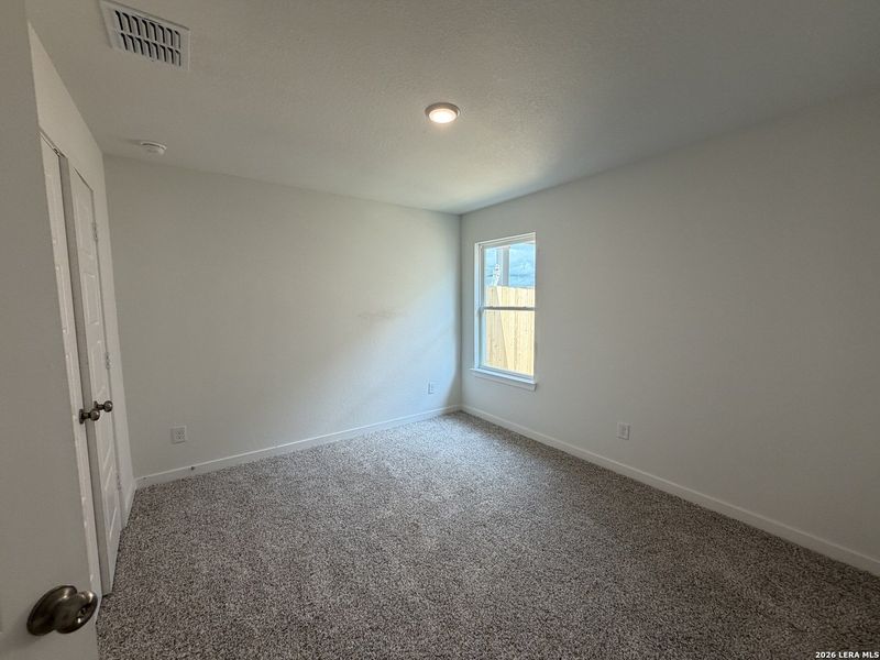 Spacious, unfurnished interior of a new home in Arroyo Ranch, Seguin (Image 12).