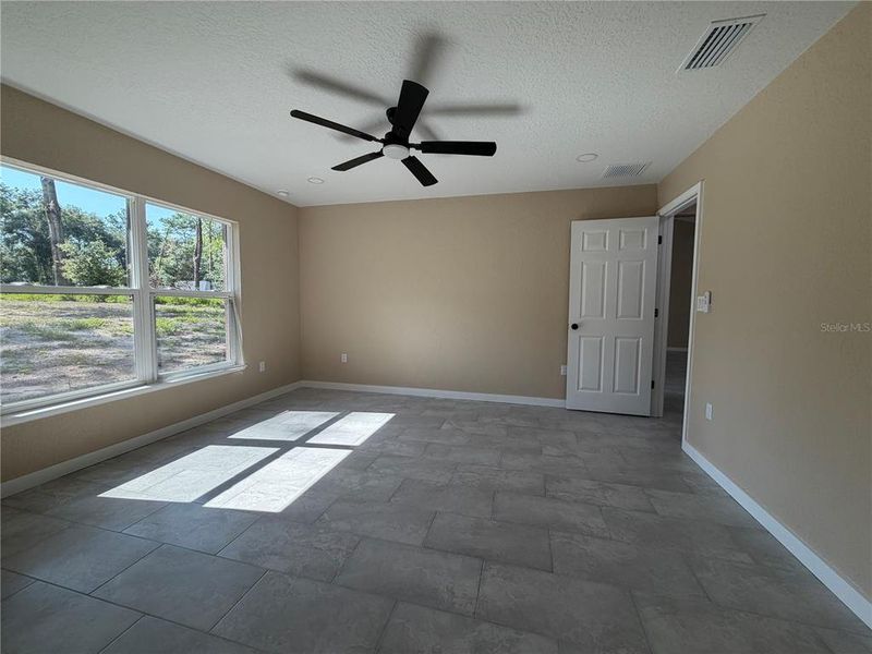 Spacious, unfurnished interior of a new home in , Belleview (Image 20).