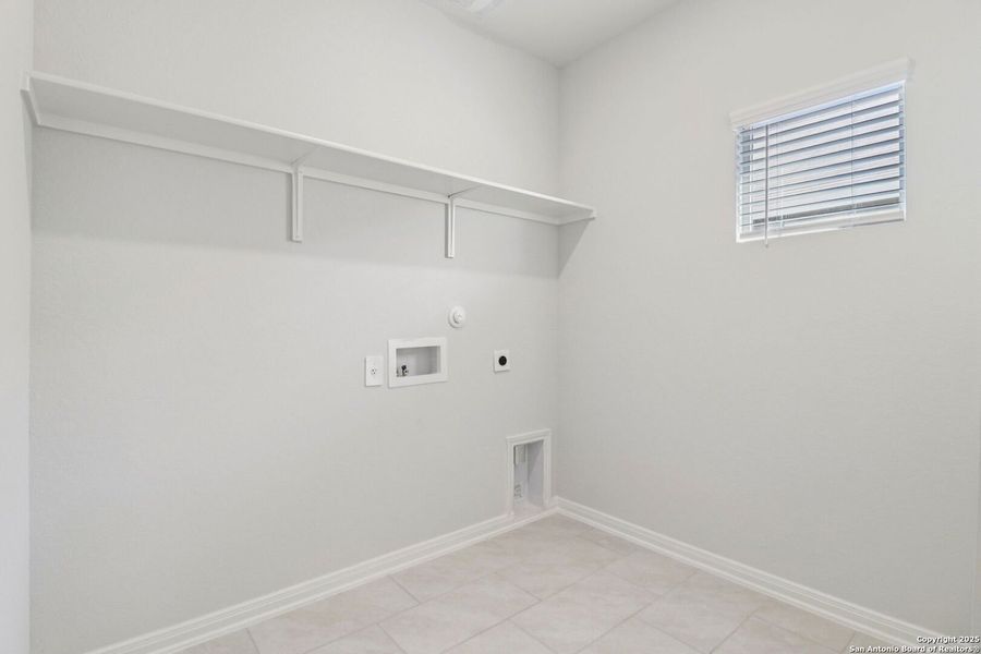 Spacious, unfurnished interior of a new home in Estancia Ranch - Premier Series, San Antonio (Image 37). Spacious, unfurnished interior of a new home in Estancia Ranch - Premier Series, San Antonio (Image 37).