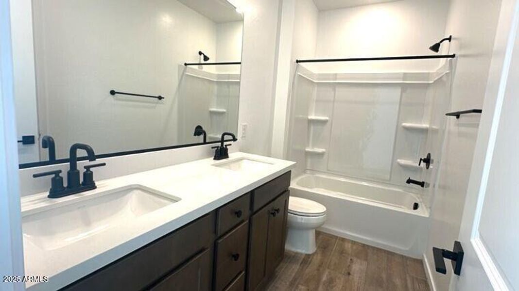 3136C6E9- (002) 3136C6E9- (002)