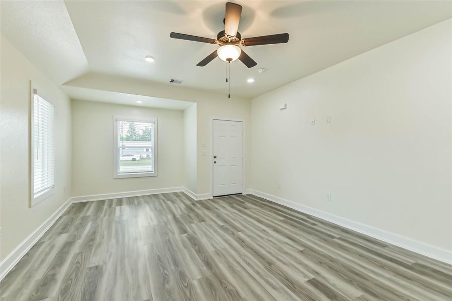 Spacious, unfurnished interior of a new home in , Conroe (Image 29).
