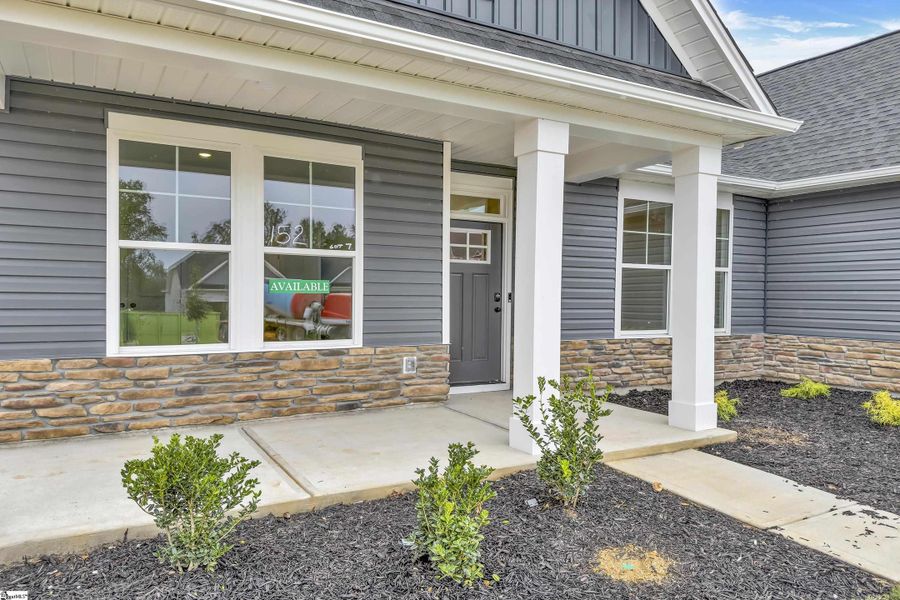 Exterior details and patio area of a home in Lynbrook, Boiling Springs (Image 2).