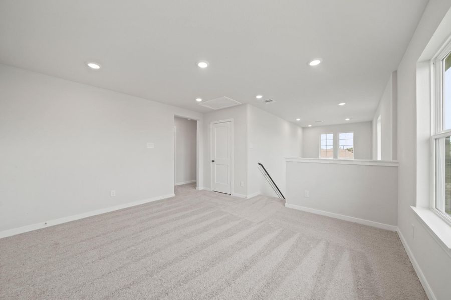 Spacious, unfurnished interior of a new home in Riverwood Ranch, Angleton (Image 24).