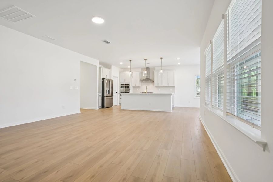 Representative images and renderings are for illustrative purposes. Actual structural options and design finishes of home may vary.