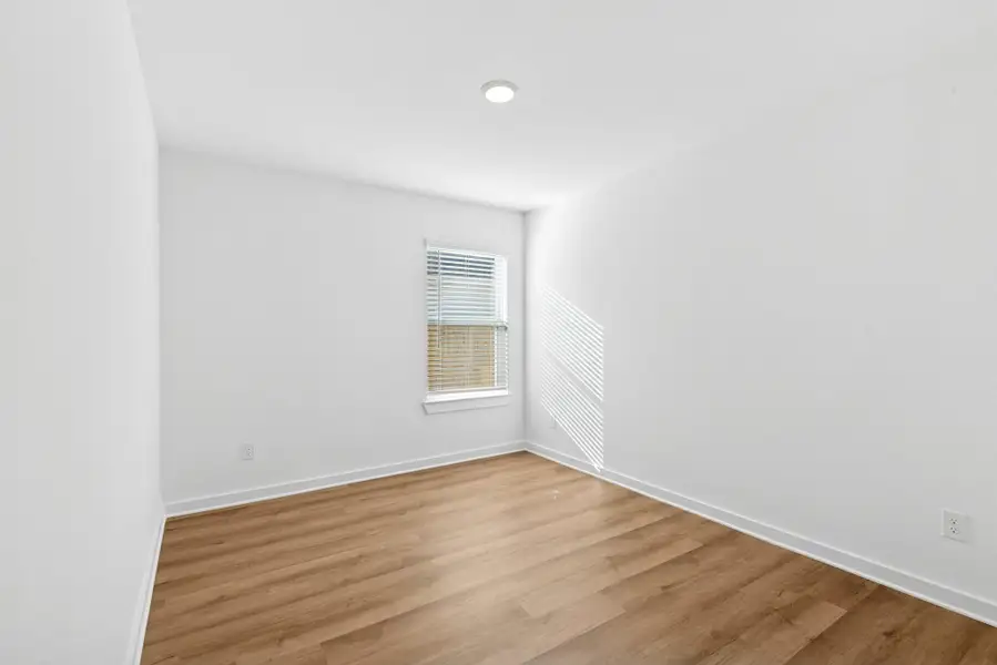 Spacious, unfurnished interior of a new home in Ambrose, La Marque (Image 12).