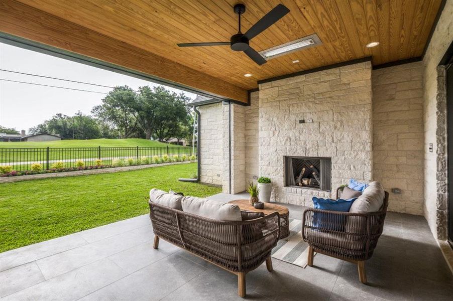 Exterior details and patio area of a home in , Farmers Branch (Image 4).