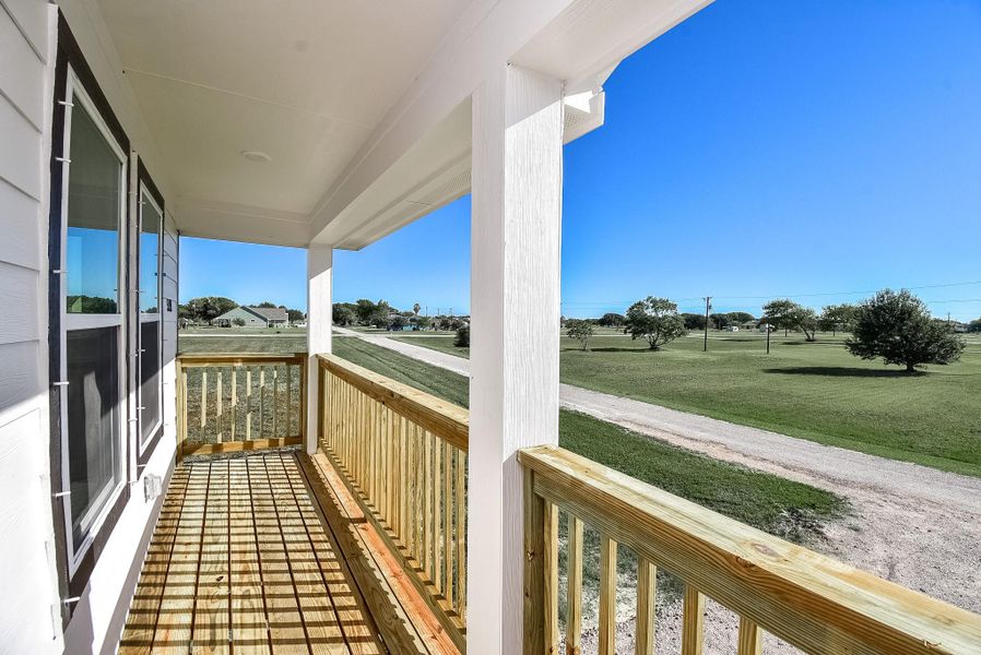 Exterior details and patio area of a home in , Palacios (Image 16).