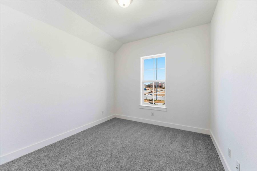 Spacious, unfurnished interior of a new home in Valencia, Manvel (Image 27).