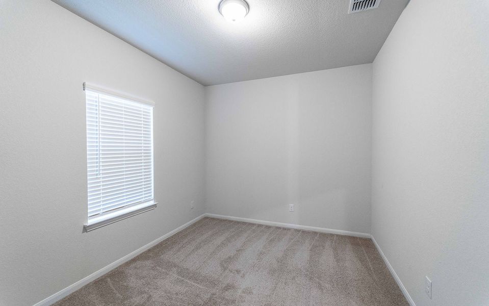 Spacious, unfurnished interior of a new home in Hunter's Ranch, San Antonio (Image 33).