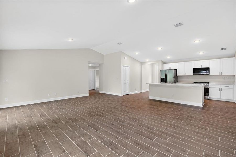 Spacious, unfurnished interior of a new home in , Port Charlotte (Image 11).
