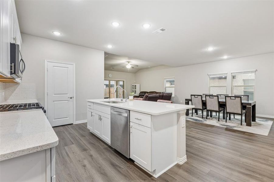Furnished interior view inside a new home in Wolf Creek Farms - Signature Series, Melissa (Image 27).