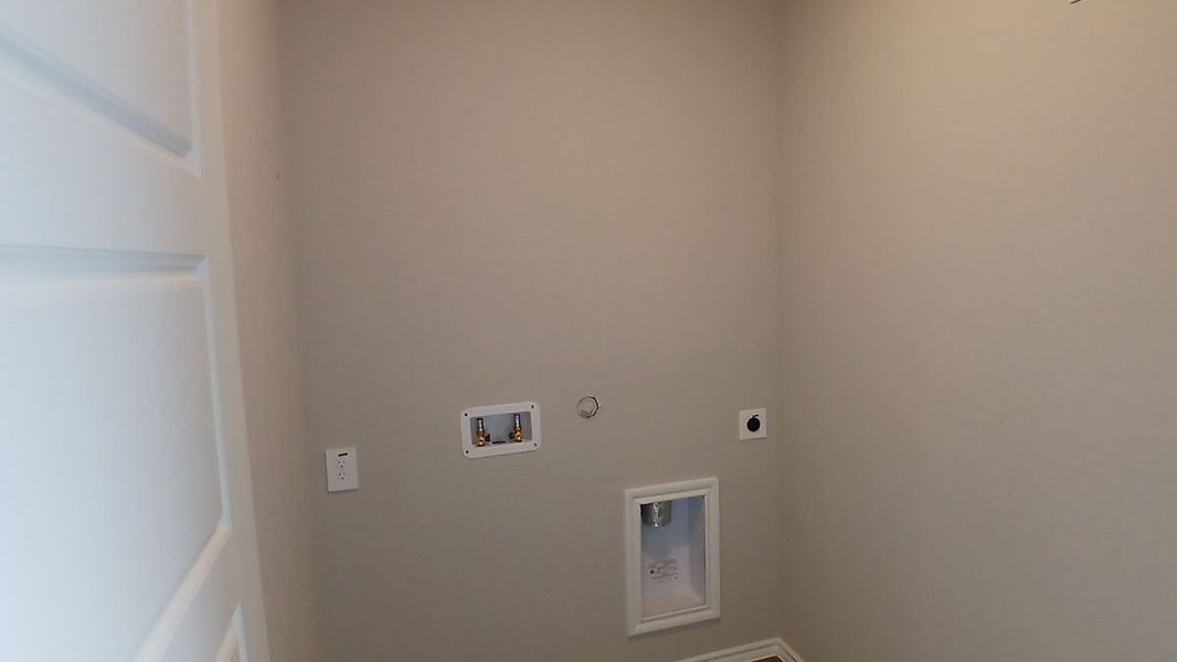 Spacious, unfurnished interior of a new home in The Canyons, Keene (Image 12).
