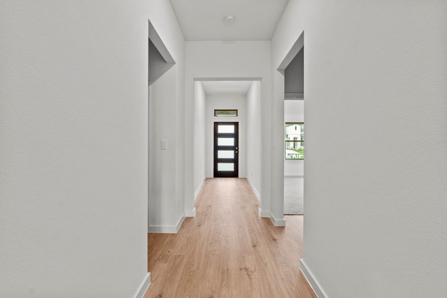 Spacious, unfurnished interior of a new home in Prairie Winds, Hutto (Image 27).