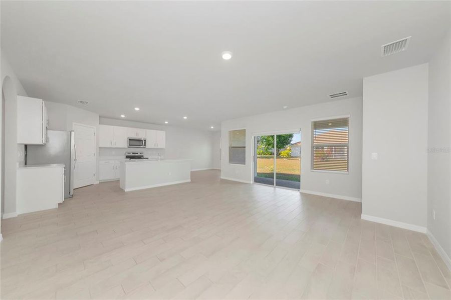 Spacious, unfurnished interior of a new home in , Punta Gorda (Image 38).