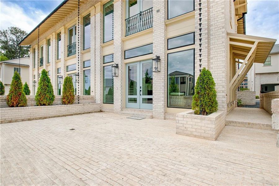 Exterior details and patio area of a home in Trilith, Fayetteville (Image 23).