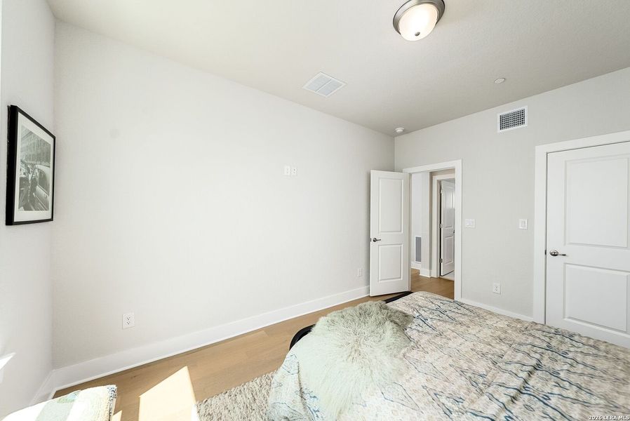 Spacious, unfurnished interior of a new home in Victoria Commons, San Antonio (Image 24).