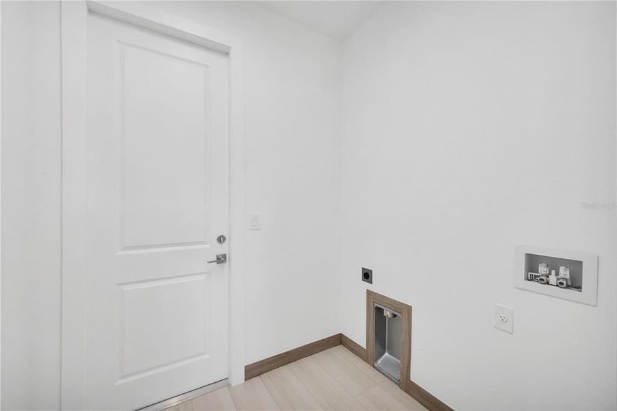 Spacious, unfurnished interior of a new home in , North Port (Image 24).