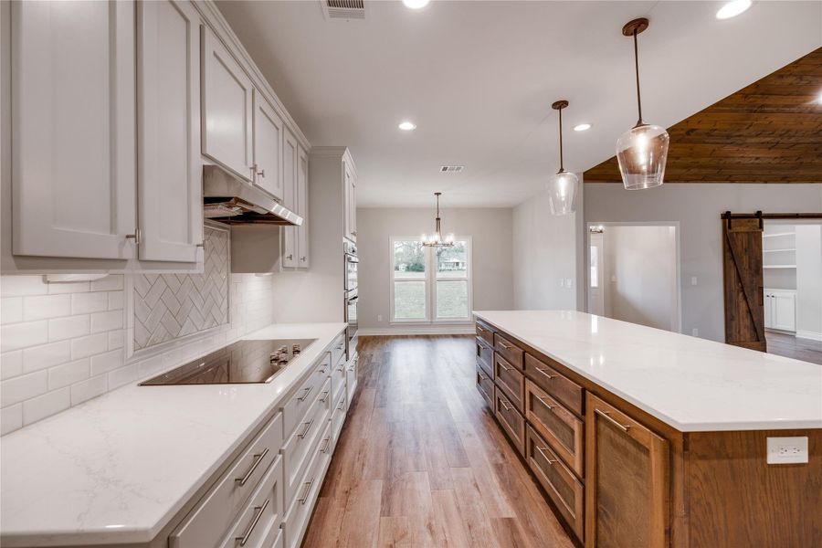 Furnished interior view inside a new home in , Grapeland (Image 4).