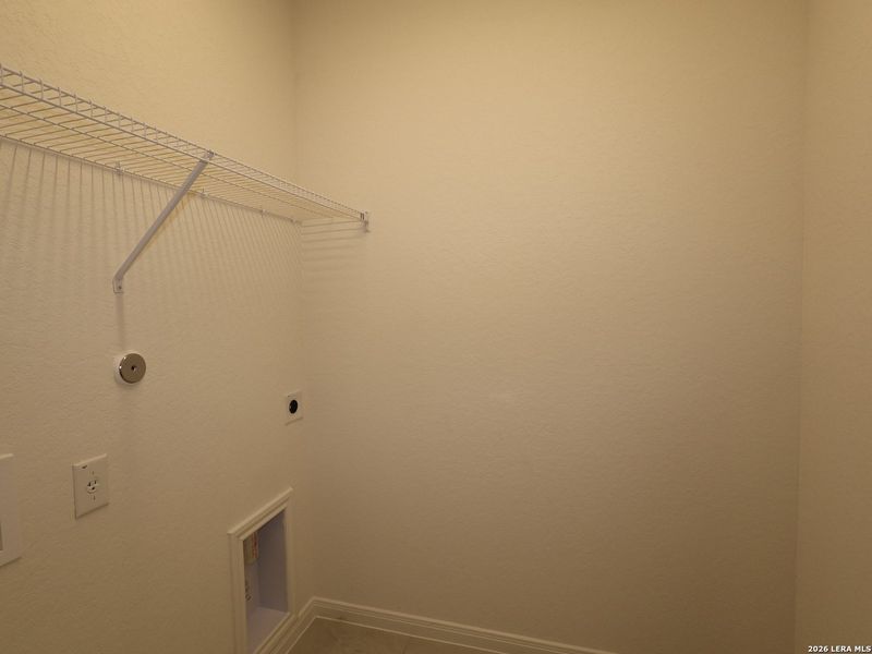 Spacious, unfurnished interior of a new home in Agave, San Antonio (Image 15).