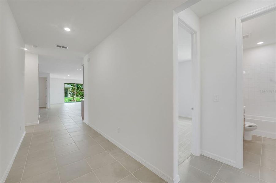 Spacious, unfurnished interior of a new home in Tuscan Hills, Dade City (Image 29).
